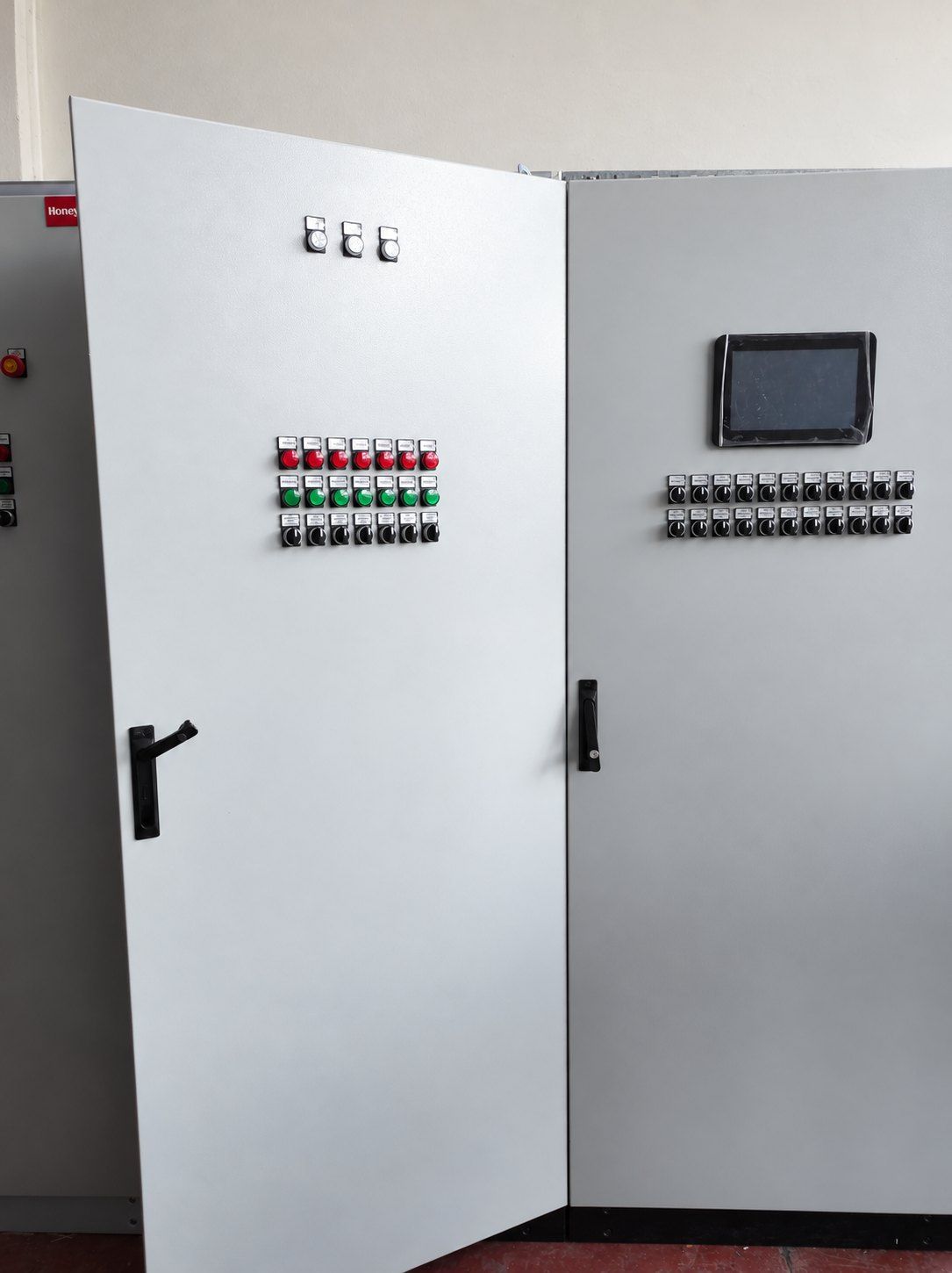 Poliya · Panel Assemblies
